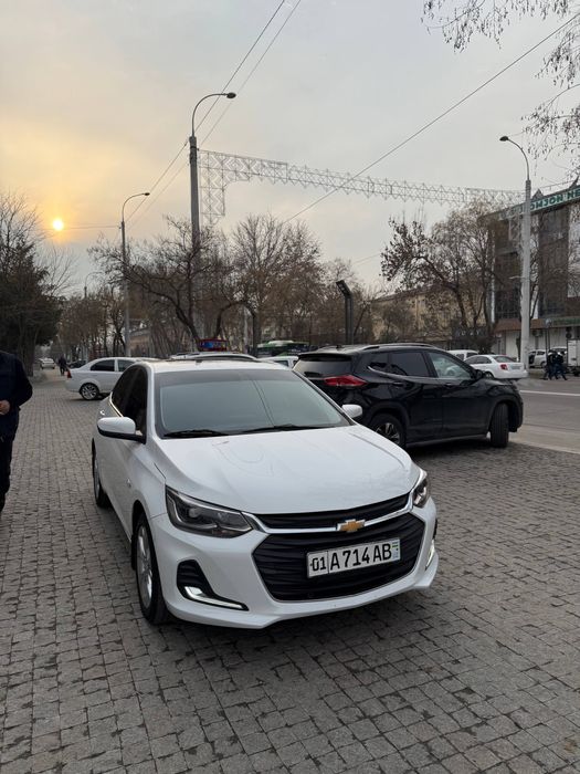 Onix premier 25.000km 13900$