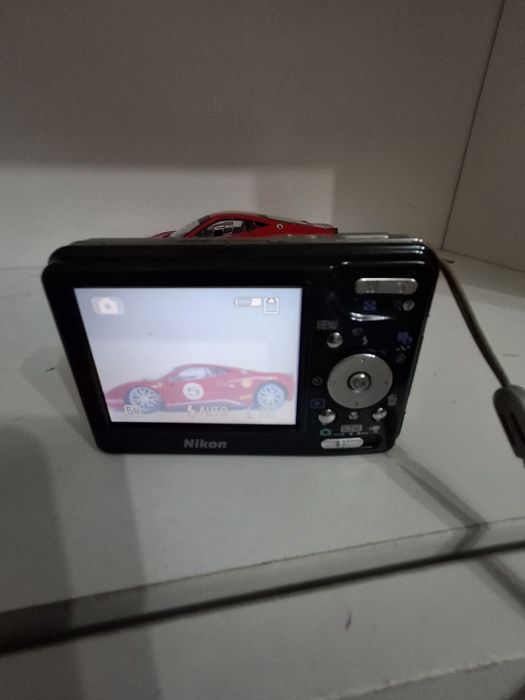 Цифровая камера  Nikon
