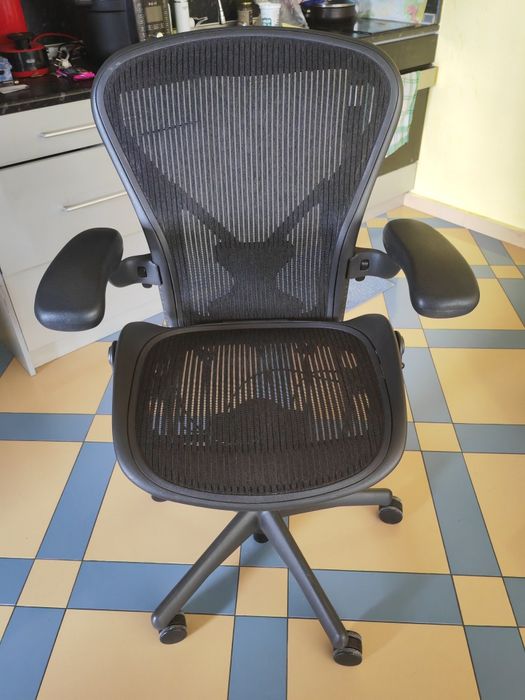 Herman Miller Aeron-(Ергономичен офис стол), размер B