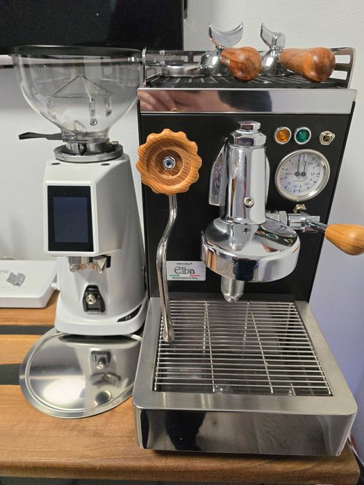 Espresor si rasnita de cafea profesionale