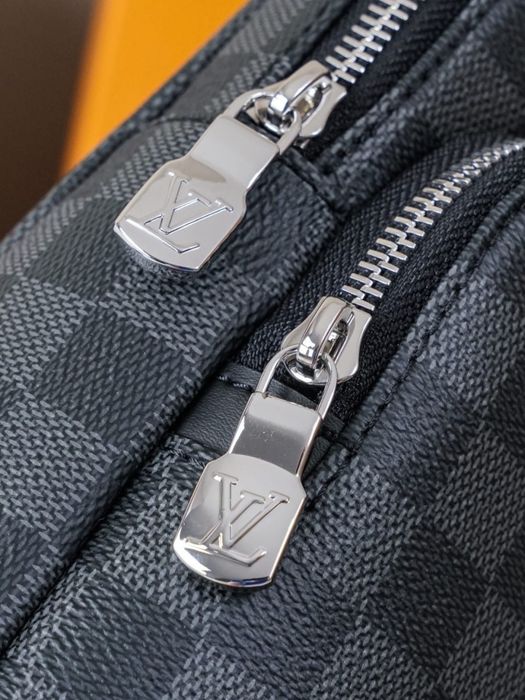 Чанта от естествена кожа Louis Vuitton