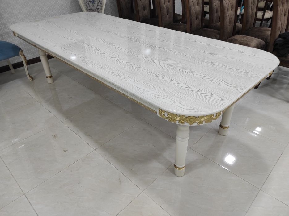 Стол и стулья из орехового дерево