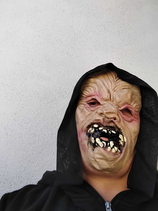 Латексови маски и други