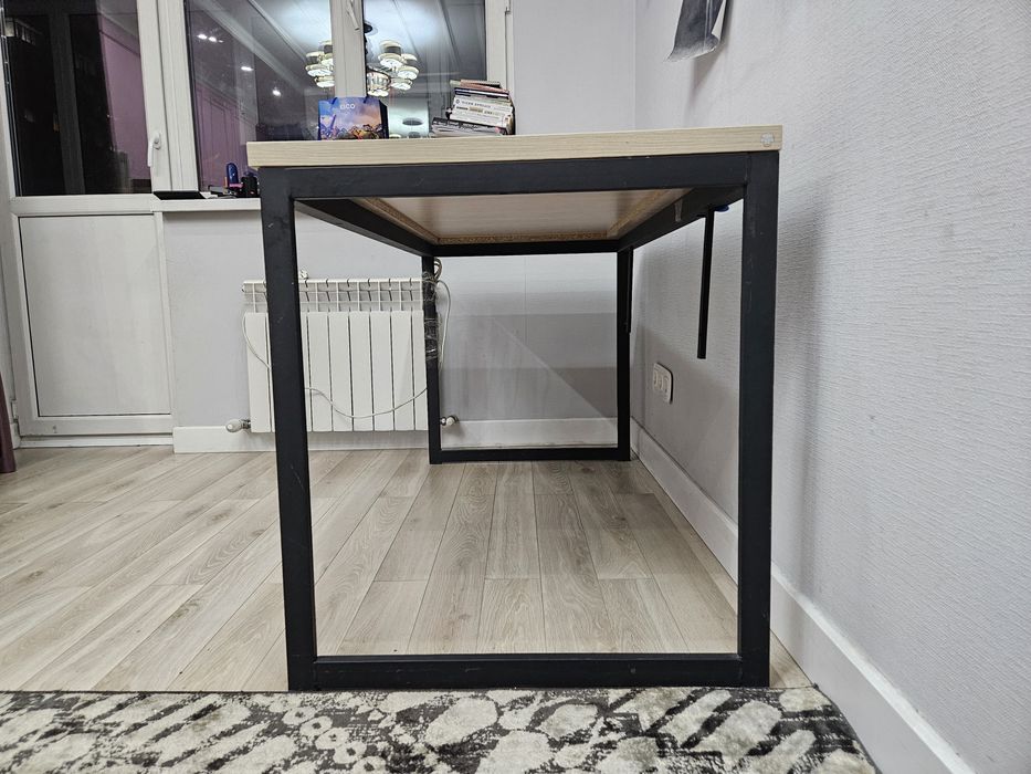 Продаю стол письменный