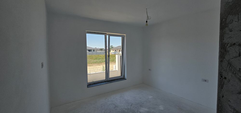 Casă nouă de vânzare – 3 dormitoare,living,  2 băi, toate utilitățile