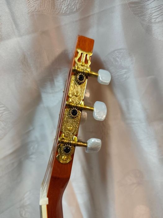 Класическа китара Almeria CG-390.