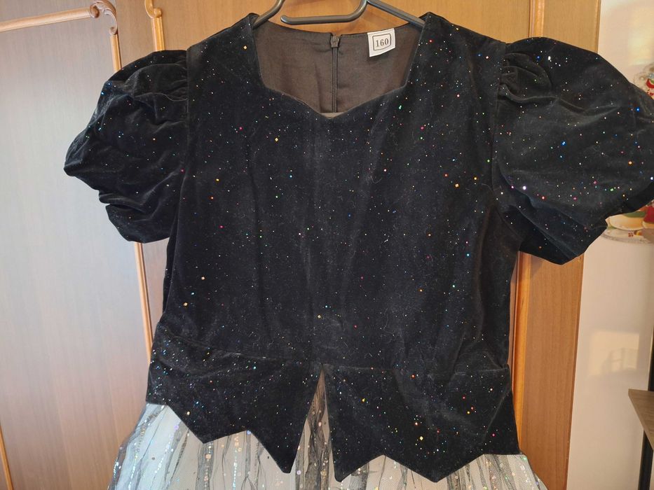 Rochie de printesa, negru-alb,paiete,noua,pentru serbare