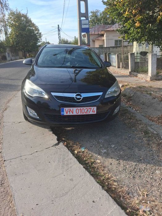Opel Astra J 2011