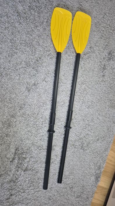 Vând vasle barca pneumatica