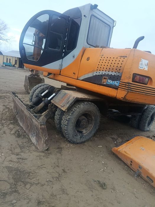 EKSKAVATOR sotiladi tez va arzon