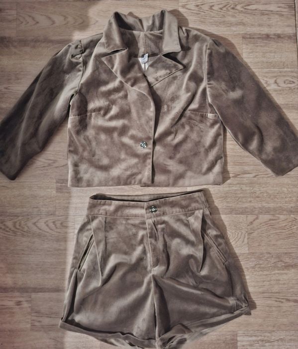 Костюм 42 размера