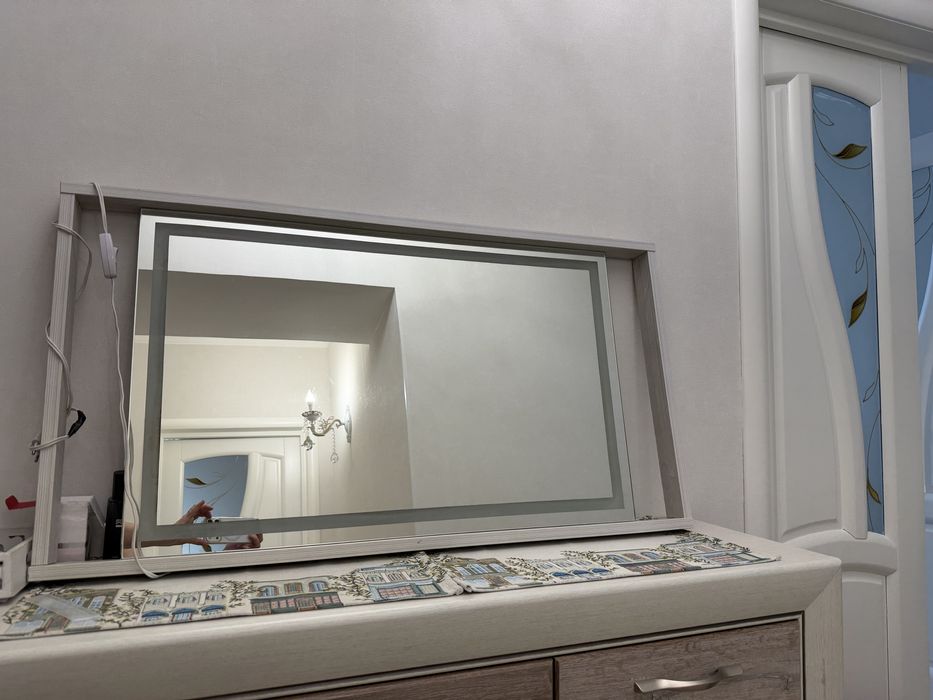 Зеркало настенное