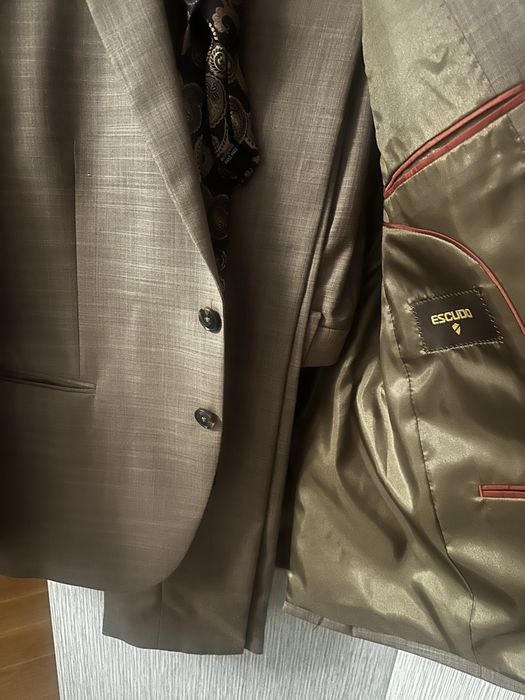 Costum Escudo Elegant