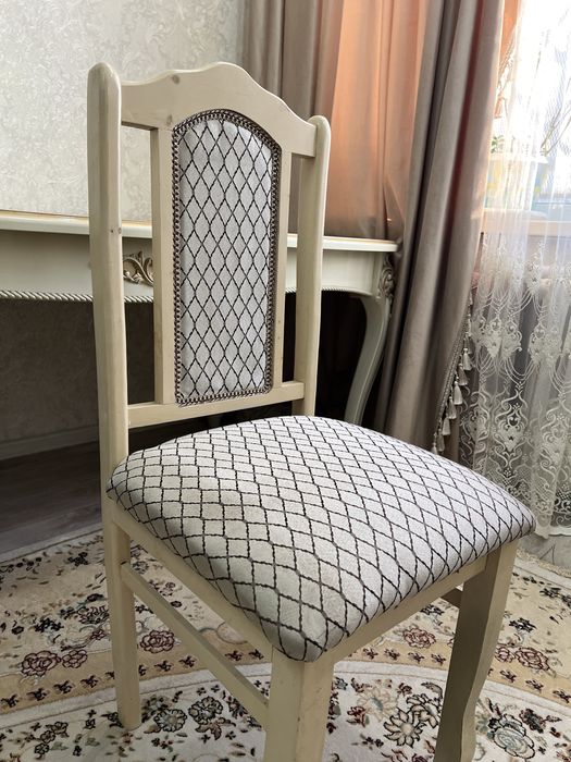 Стол со стульями