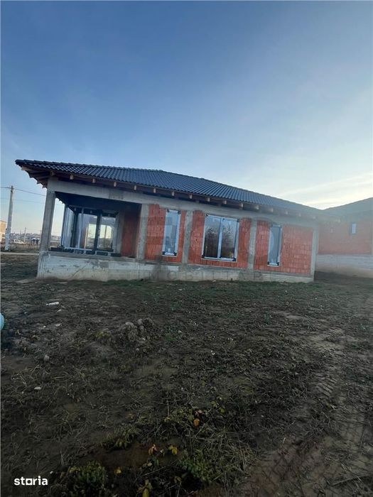 RECO Casa plan parter cu 3 dormitoare-la rosu- Paleu