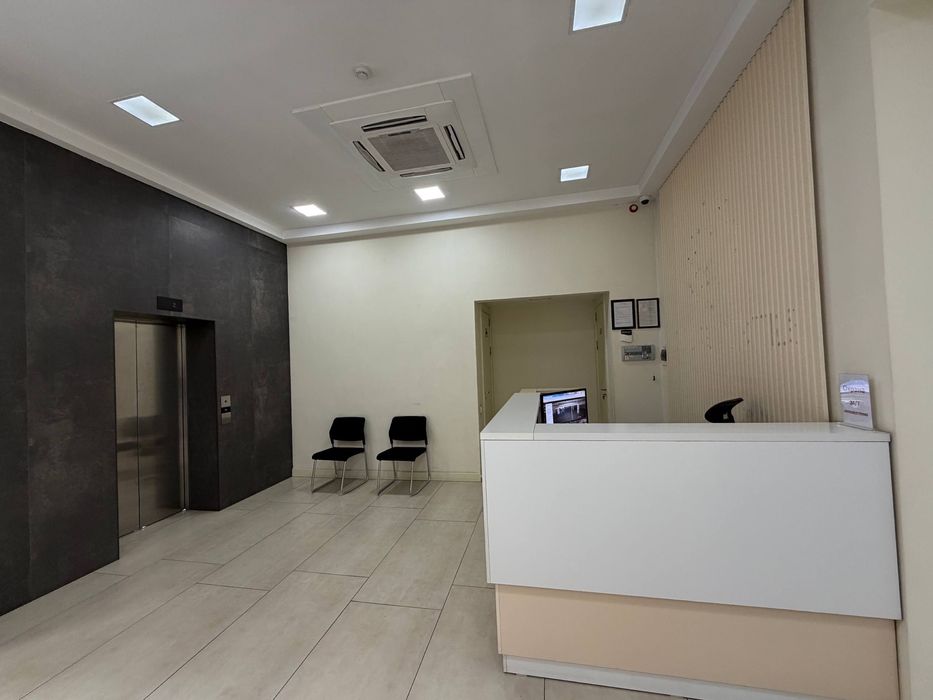 Срочно аренда офис Учебный центр Showroom с мебелью метро Айбек