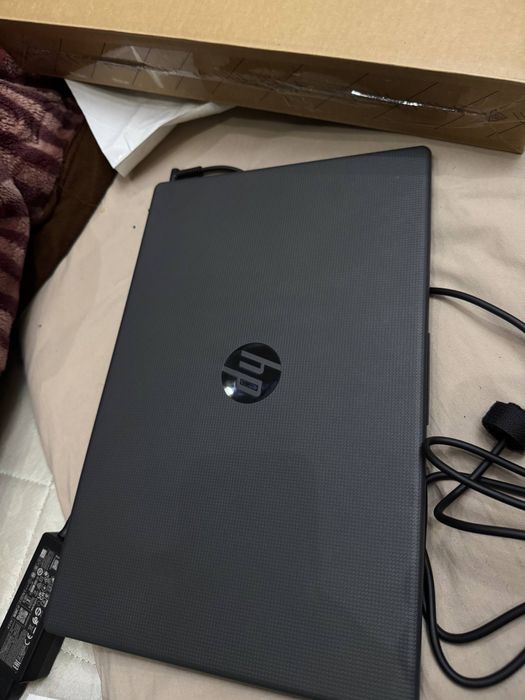 Hp laptop      Noutbook yangi