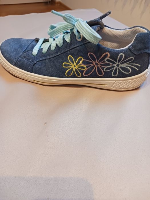 Детски пролетни  обувки на superffit за момиче  номер  23 и 33