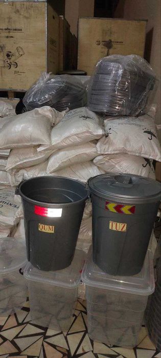 Бак, (урна) для сыпучих материалов как техническая соль и песок