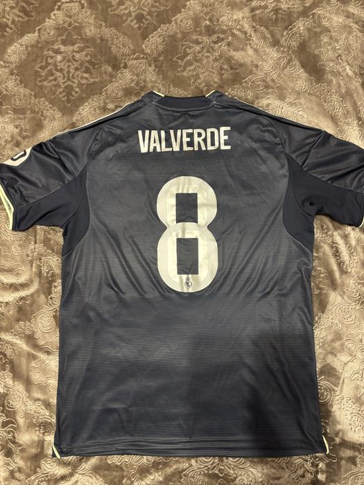 Фланелка на Real Madrid от магазин на Bernabeu/Valverde