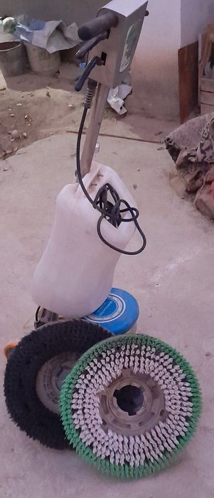 Italianski gilam yuvgich