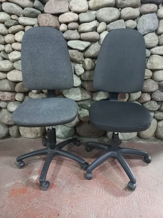 Продам стулья офисные.