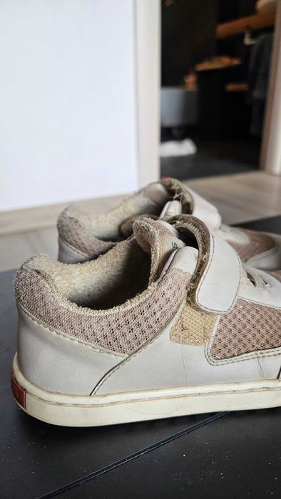 Vând tikki sneakers barefoot rock mărimea 25