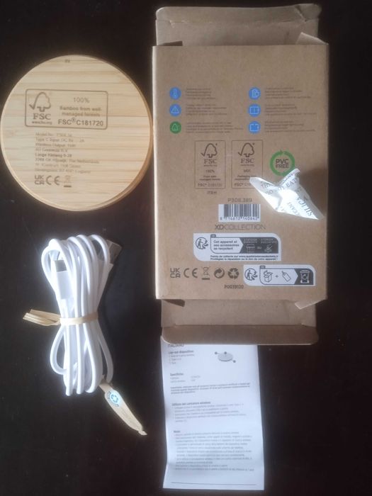 Зарядка без контактная подарочная. Input 5V/2A, Output 5W/1A.