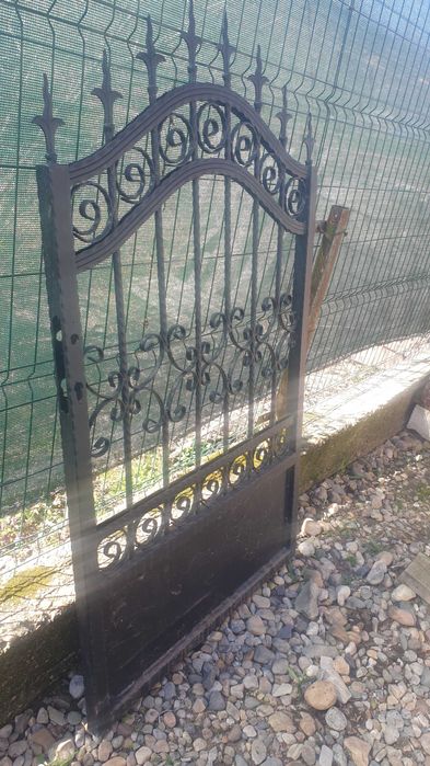 Porți metalice vopsire in camp electrostatic