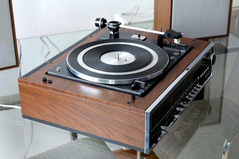 Telefunken 4040 HI-FI center cu pick-up PE 3046 , radio si amplificare 2 X 22 Wati 4 Ohmi si boxe Dual CL 136 complet revizuit