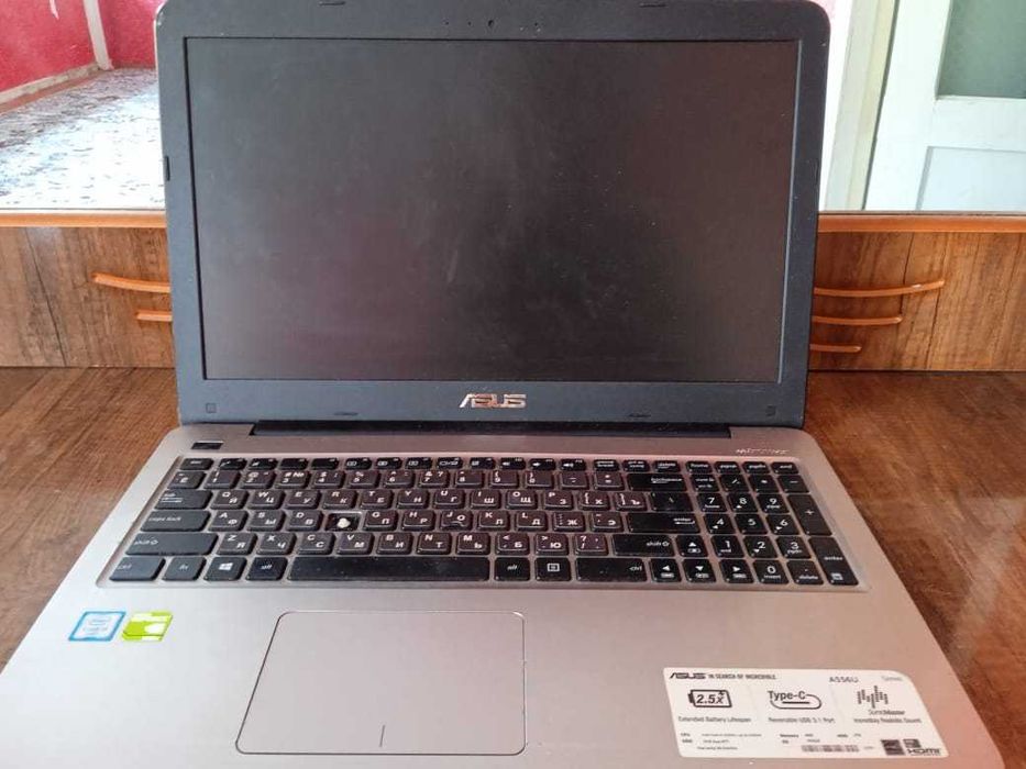 Asus A556U Noutbuk