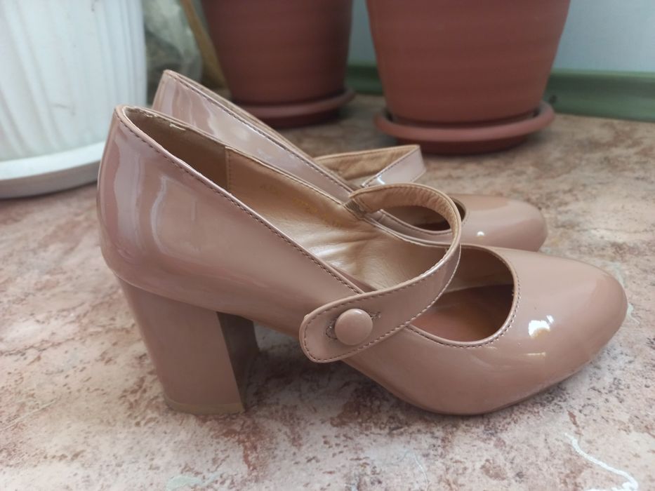 Продам женские туфли