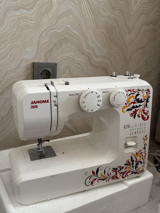 Швейная машина Janome 2525