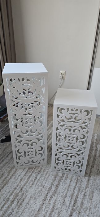 Две декоративни парти маси