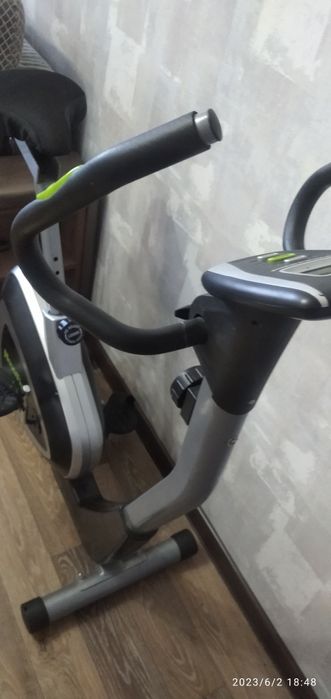 Велотренажёр .в отличном состоянии