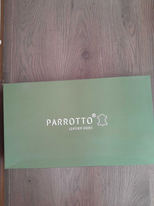 Vând cizme piele,model deosebit