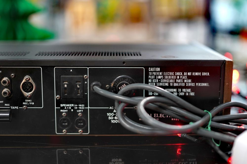 Amplituner AKAI AA-810