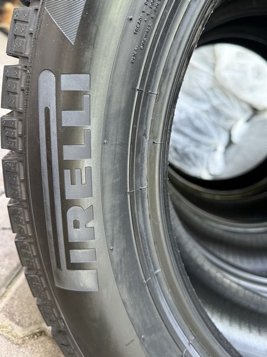 Pirelli Ice Zero FR 235/55 R19