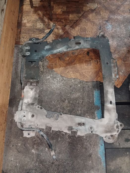 Передний балка Рено клио Renault Clio