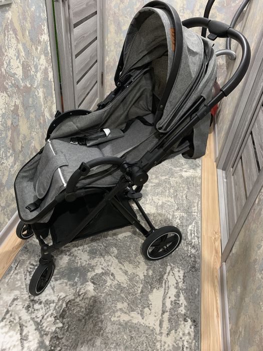 Продам Коляску почти не использовалась