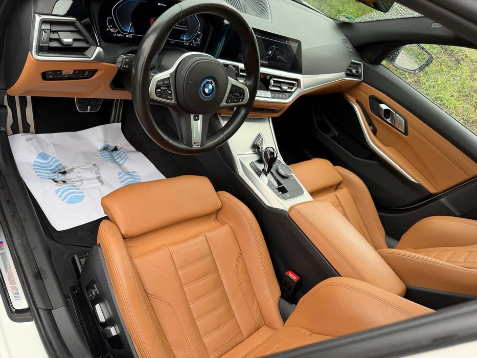 BMW 320 E/Pachet M Plug-in Hybrid 204 C.P./Neon/Panoramic/ Virtual/