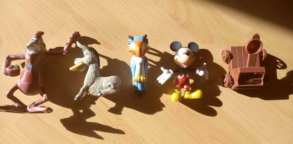 Продавам статуетки, фигурки от филми играчки Mcdonalds.