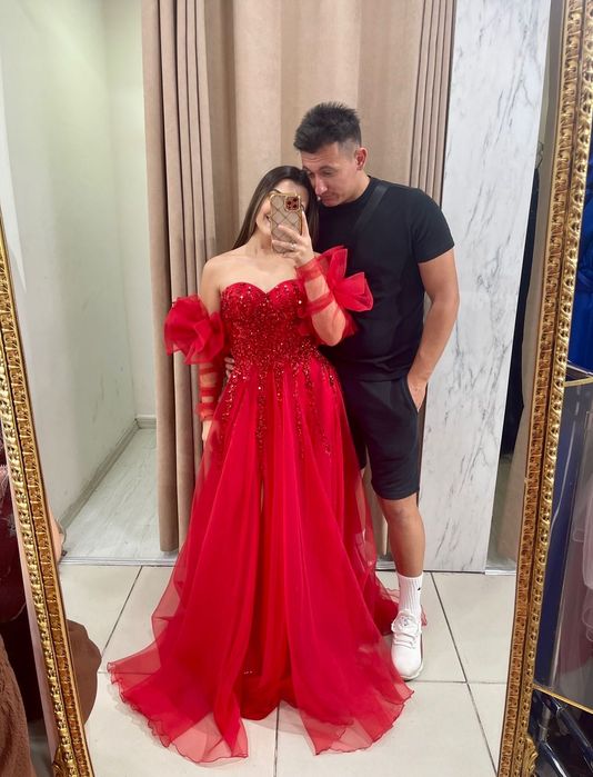 Червена рокля S/M – продажба и под наем