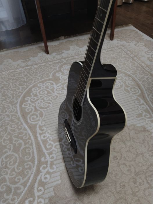 Акустическая 6-струнная гитара