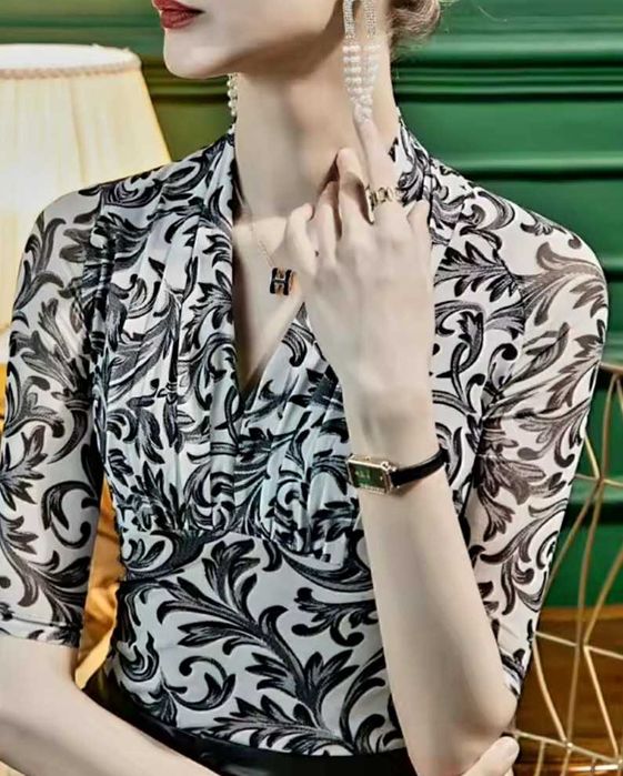 Дамска кокетна блуза  с 3/4 ръкав