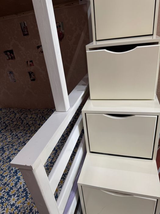 Двухъярусная кровать