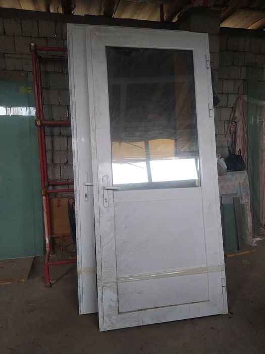 Продам б/у двери 2 шт