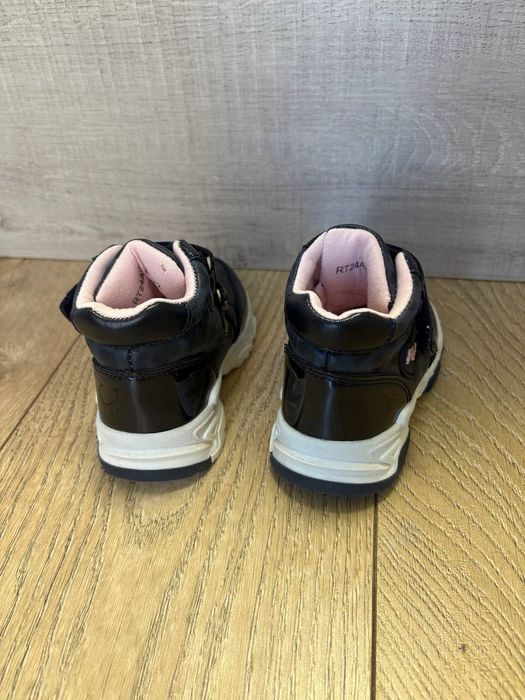 Осенние/демисезонные ботинки для девочки, 22 размер, в супер состоянии