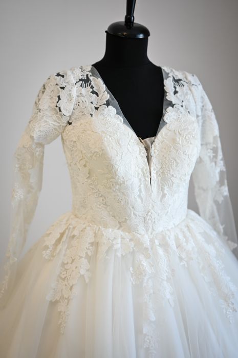 Vând rochie de mireasa stil prințesa mărimea 50 cu corset reglabil