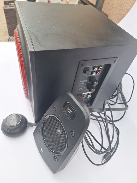 Sistem 2.1 bass profund, sunet clar, proba